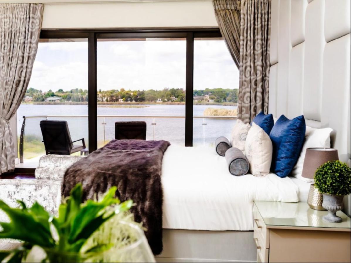 One O Eight Boutique Hotel Benoni Room photo